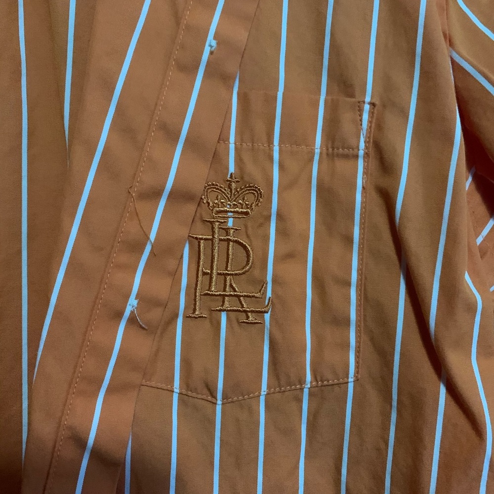 Button down - Picture 2 of 3